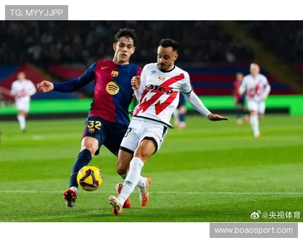 西甲联赛莱万点射制胜 巴萨1比0战胜巴列卡诺重回榜首