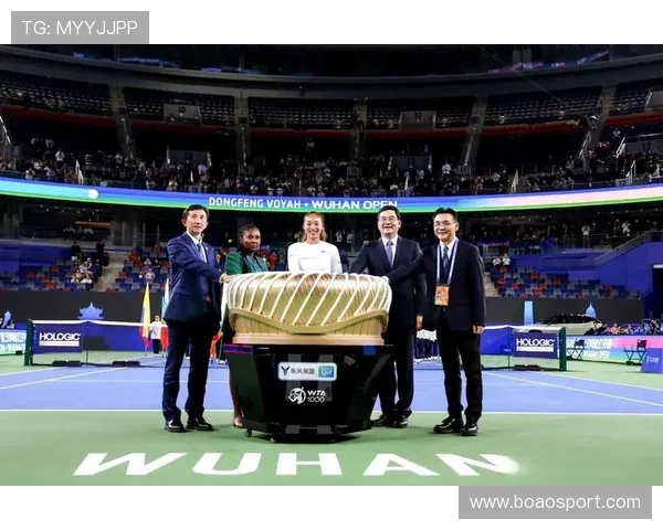 郑钦文携手萨巴伦卡亮相武网开幕式共启网球盛宴掀起赛事热潮