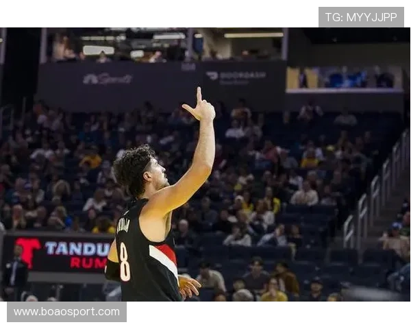 阿夫迪亚精准助攻 格兰特三分跳投命中并制造犯规完成3+1